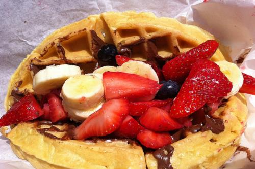 Fruits mix Waffle (Chocolate – Honey)